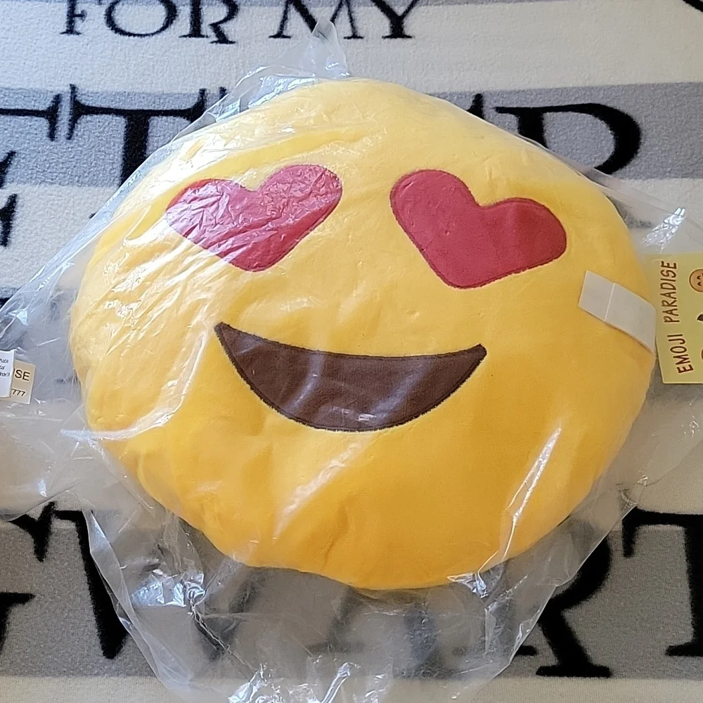 2 PILLOWS EMOJI ❤️ ❤️ heart Eyes 32 CM 12.6 inches NEW ⁷